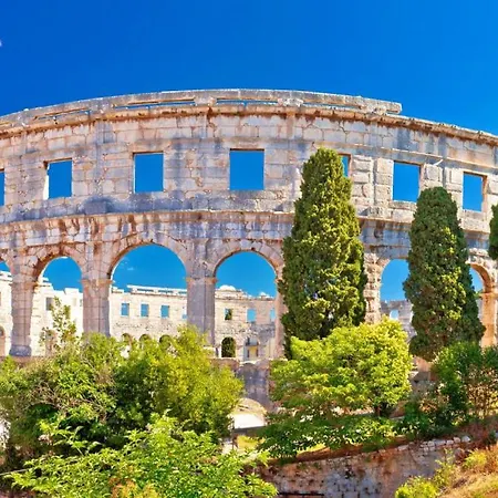 Roza By Guide Willa Peresiji